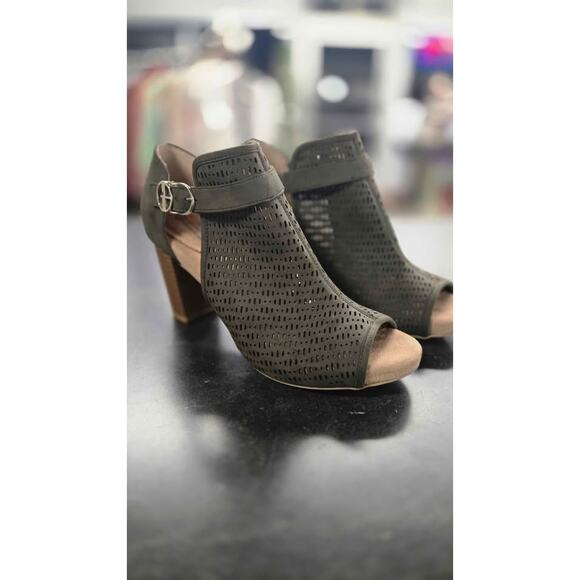 Giani Bernini Olive Green Perforated Peep Toe Block Bootie Heels 9M - Picture 2 of 6
